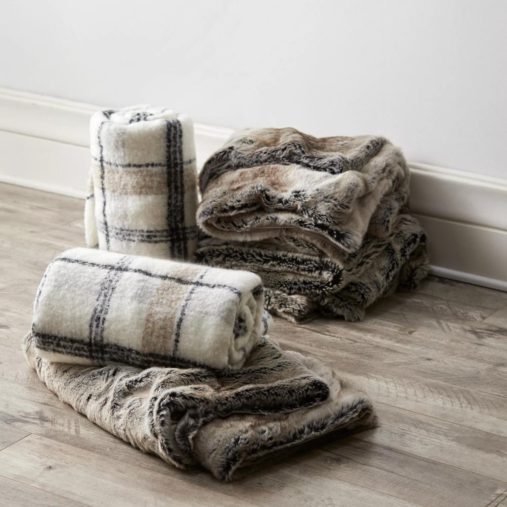 Wolf Faux Fur Throw mysite
