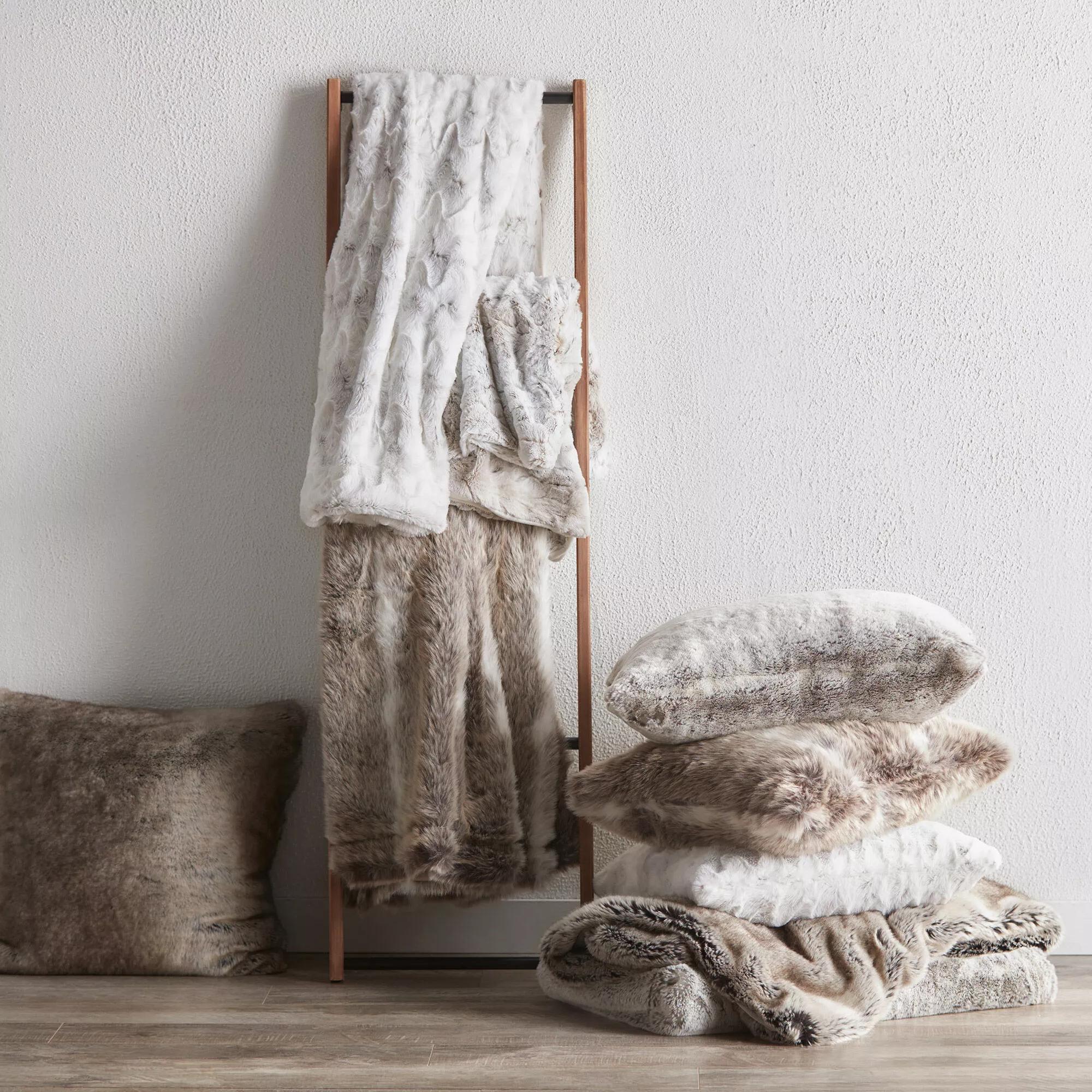 Wolf Faux Fur Throw mysite