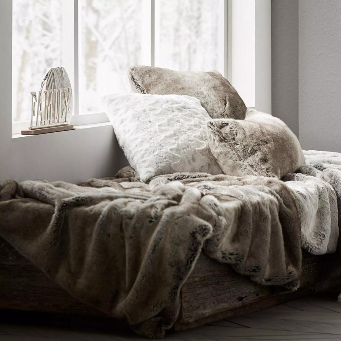 Wolf Faux Fur Throw mysite